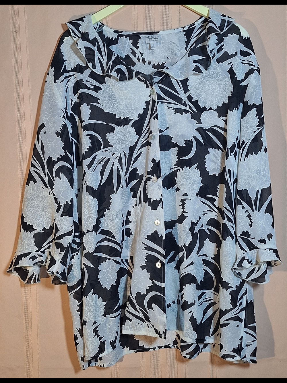TRUE BEAUTY by EMME Black & White Floral Button-Front Blouse